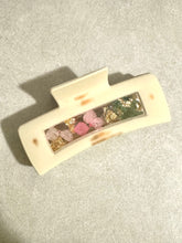 Load image into Gallery viewer, 4inch Claw Clip with real pressed flowers inside *CLEARANCE* Off White