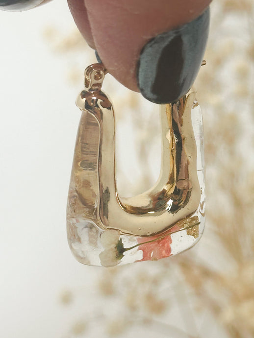 Resin hoops with real pressed flowers inside