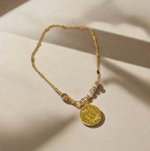 Load image into Gallery viewer, Dainty heart gold filled chain bracelet with pearls and sun charm