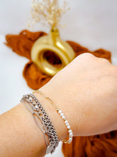 Load image into Gallery viewer, paper clip gold filled chain bracelet with pearls