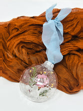 Load image into Gallery viewer, Pressed flower resin ball ornament